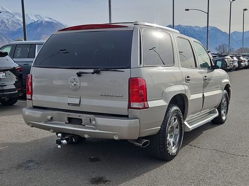 Used 2004 Cadillac Escalade Base image 3