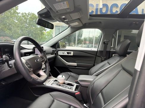 Used 2023 Ford Explorer XLT w/ Equipment Group 202A AWD/4WD image 16