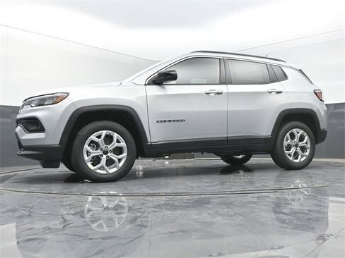 New 2026 Jeep Compass Latitude image 38