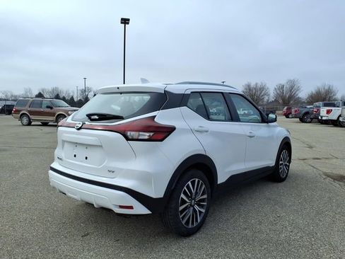 Used 2021 Nissan Kicks SV image 6