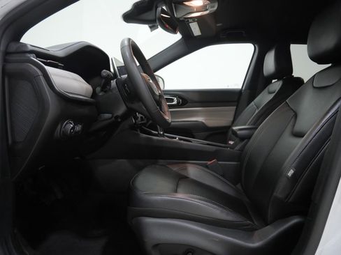 Used 2025 Jeep Compass Limited AWD/4WD image 11