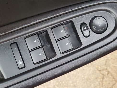 Used 2017 Chevrolet Traverse LT image 21