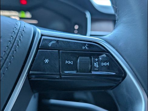 Used 2023 Audi A8 L 3.0T image 21