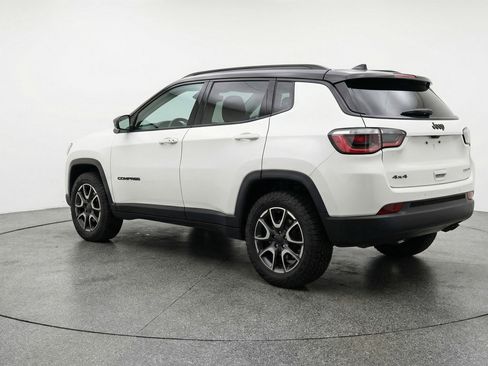 Used 2025 Jeep Compass Trailhawk AWD/4WD image 6