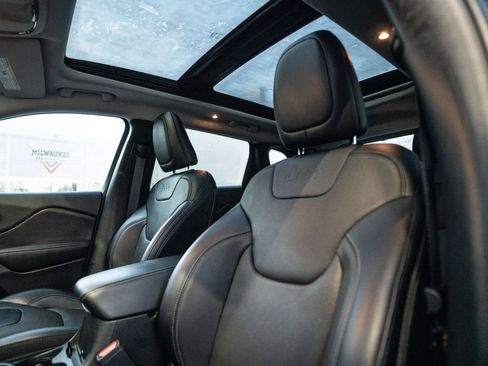 Used 2022 Jeep Cherokee Limited w/ Elite Package image 6