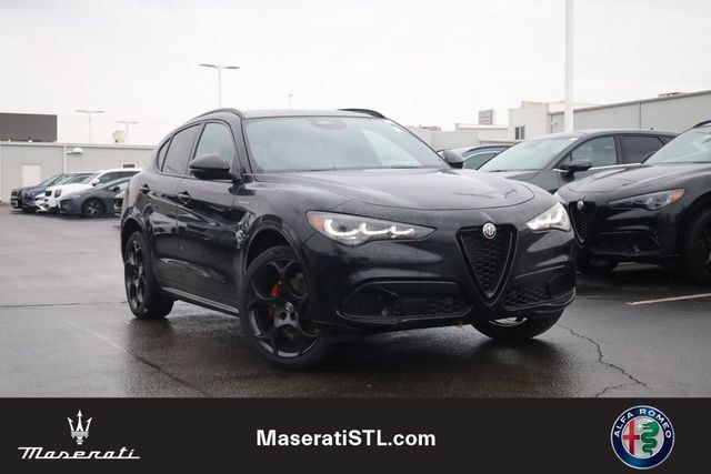 New 2025 Alfa Romeo Stelvio Sprint AWD/4WD image 1