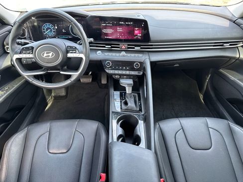 Used 2025 Hyundai Elantra Limited image 22
