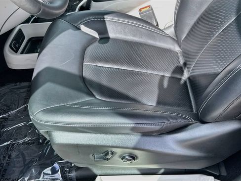 Used 2024 Chrysler Pacifica Limited FWD image 18