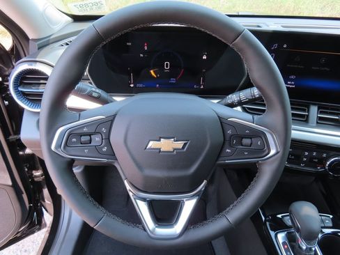 New 2026 Chevrolet Trax LT w/ LT Convenience Package FWD image 4