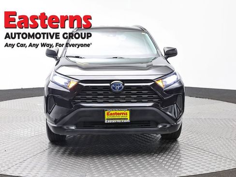 Used 2020 Toyota RAV4 LE AWD/4WD image 2
