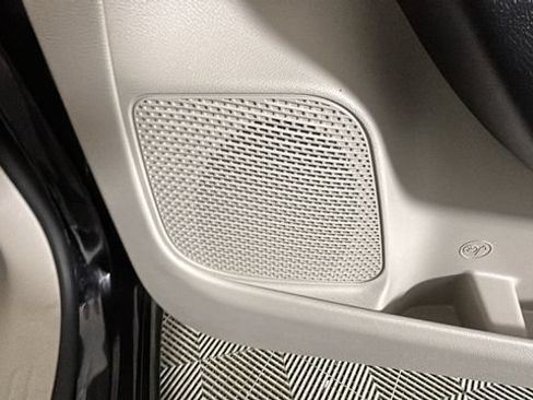 Used 2024 Chrysler Pacifica Touring-L FWD image 30