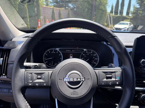 Used 2025 Nissan Pathfinder SV FWD image 30