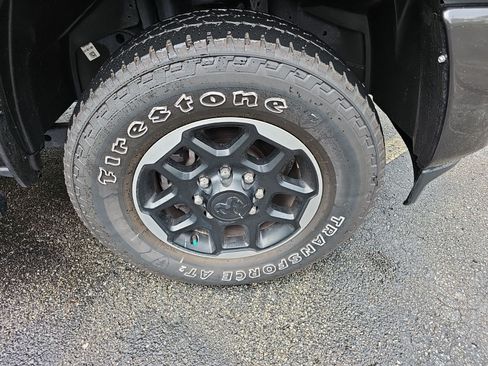 Used 2025 RAM 2500 Laramie AWD/4WD image 10