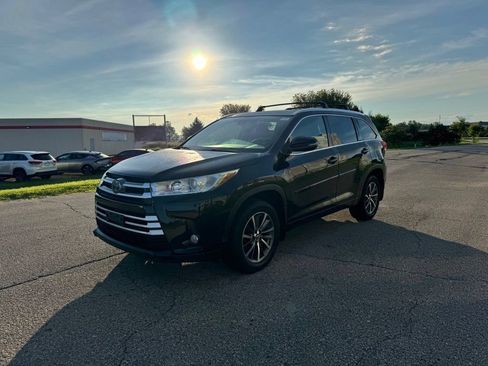 Used 2018 Toyota Highlander XLE AWD/4WD image 12