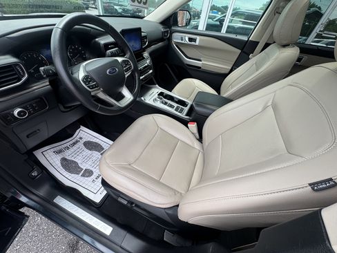 Used 2023 Ford Explorer Limited w/ Equipment Group 301A RWD image 6