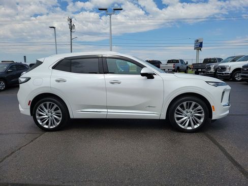 Used 2025 Buick Envision Avenir AWD/4WD image 3
