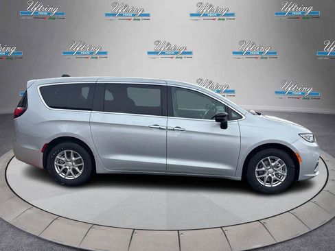 New 2026 Chrysler Pacifica Select FWD image 2