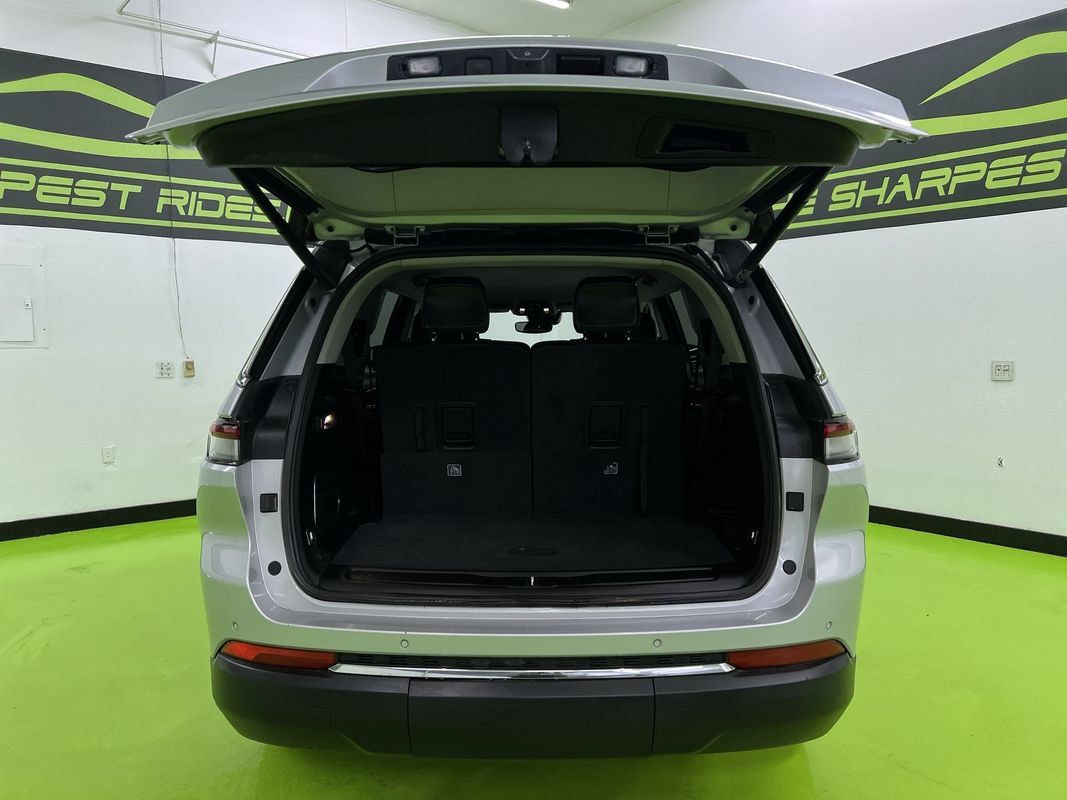Used 2022 Jeep Grand Cherokee L Limited AWD/4WD image 9