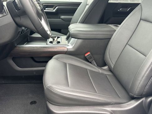 Used 2025 GMC Sierra 2500 SLT w/ SLT Premium Package image 13