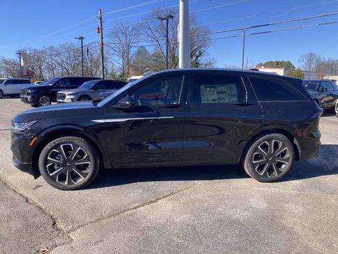 New 2025 Lincoln Nautilus Reserve image 8