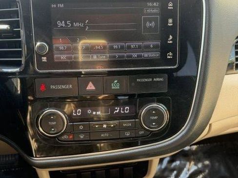 Used 2017 Mitsubishi Outlander SEL AWD/4WD image 17