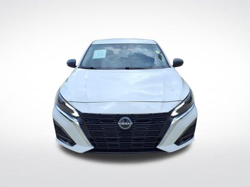 Used 2025 Nissan Altima 2.5 SV FWD image 2