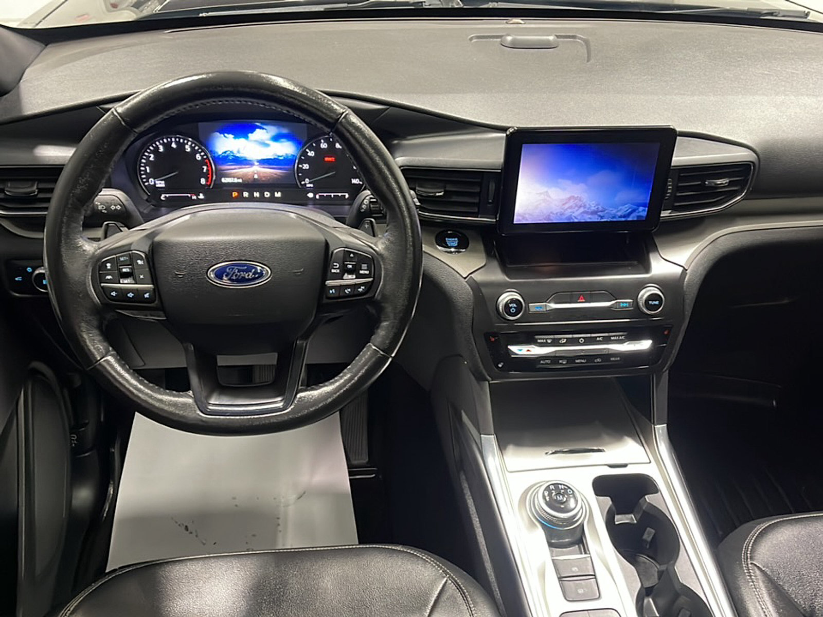 Used 2020 Ford Explorer XLT w/ Equipment Group 202A RWD image 3