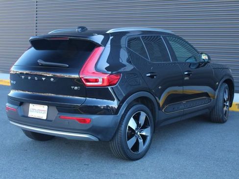 Used 2020 Volvo XC40 T5 Momentum w/ Protection Package Premier image 8