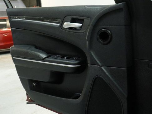 Used 2017 Chrysler 300 Limited RWD image 18