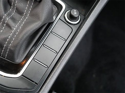 Used 2019 Volkswagen Jetta R-Line image 32