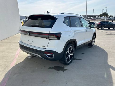 Used 2026 Volkswagen Taos SEL AWD/4WD image 7