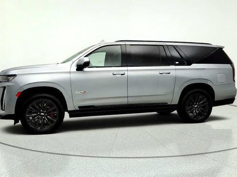 Used 2024 Cadillac Escalade ESV V w/ LPO, ONYX Package AWD/4WD image 8