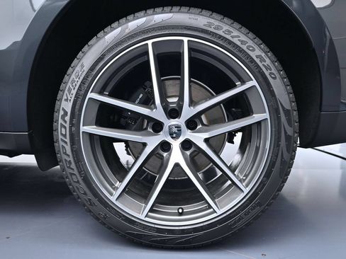 Certified 2026 Porsche Macan AWD/4WD image 26