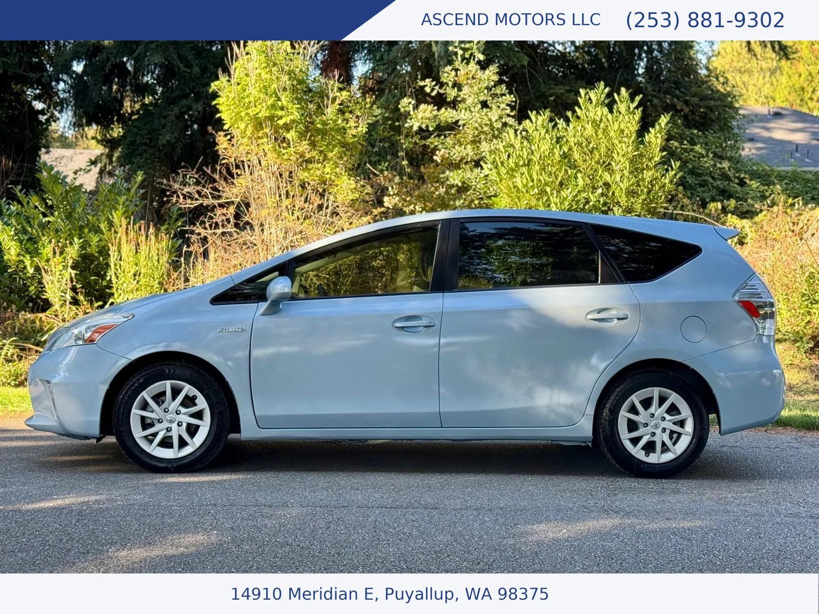 Used 2012 Toyota Prius V Three FWD image 2