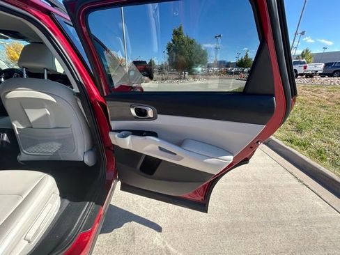 Used 2022 Kia Sorento S image 28