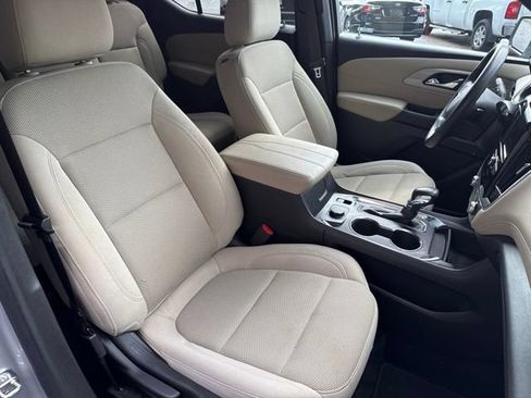 Used 2022 Chevrolet Traverse LS FWD image 29
