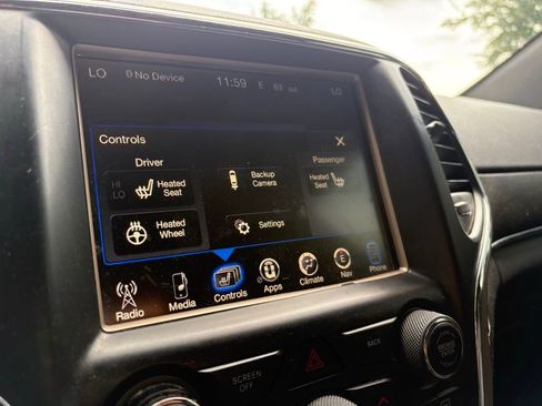 Used 2017 Jeep Grand Cherokee Limited image 11