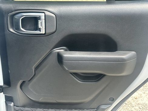 Used 2022 Jeep Wrangler Unlimited Sport AWD/4WD image 16