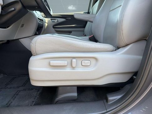 Used 2020 Honda Pilot Touring image 14