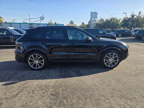 Used 2023 Porsche Cayenne Platinum Edition image 6
