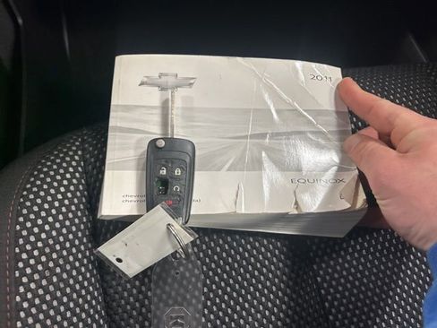 Used 2011 Chevrolet Equinox LT w/ Driver Convenience Package image 26