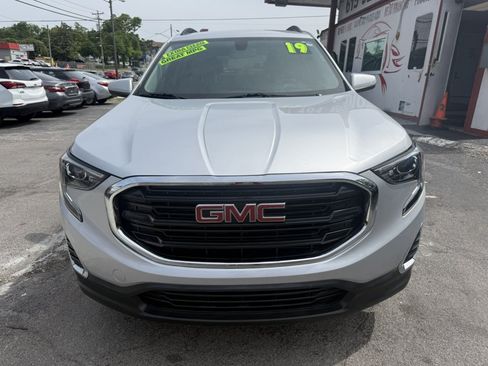 Used 2019 GMC Terrain SLE w/ Driver Convenience Package FWD image 2