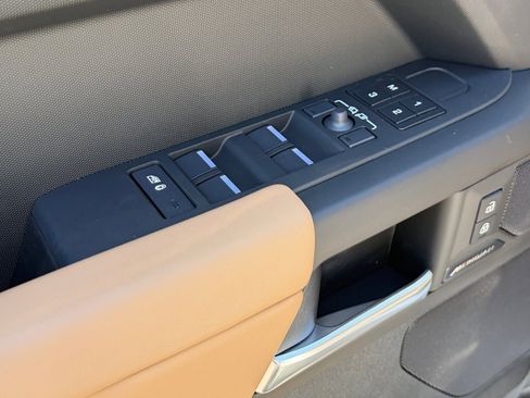 New 2026 Land Rover Defender 110 S AWD/4WD image 13