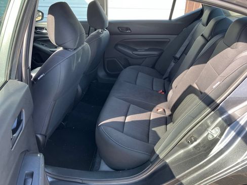 Used 2025 Nissan Altima 2.5 SV FWD image 8
