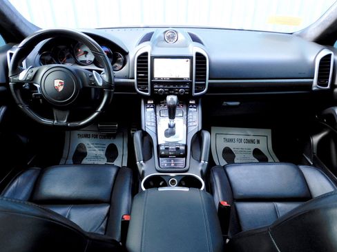 Used 2014 Porsche Cayenne GTS image 9