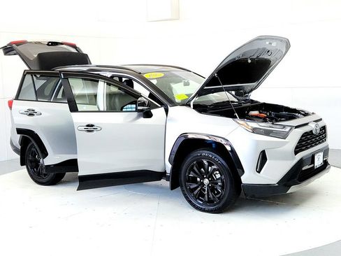Used 2025 Toyota RAV4 XSE w/ Weather Package AWD/4WD image 12