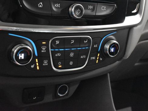 Used 2020 Chevrolet Traverse LT w/ LPO, Floor Liner Package image 23