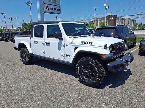Used 2025 Jeep Gladiator Mojave AWD/4WD image 2