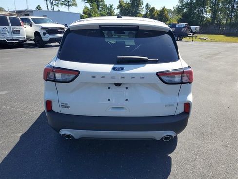 Used 2020 Ford Escape SE image 5