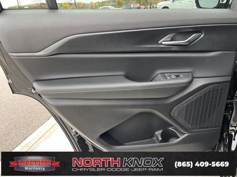 New 2025 Jeep Grand Cherokee L Altitude image 18